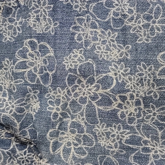 Shorts - Picture 3 of 3